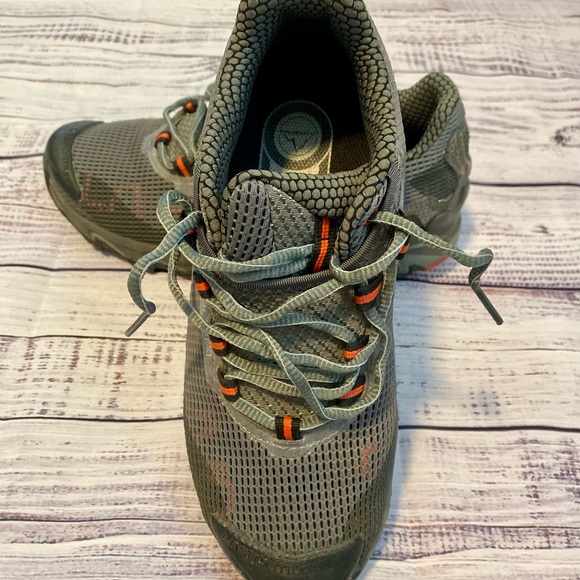 La Sportiva Gray with Red Women’s Trail Shoes (9) - Picture 2 of 5